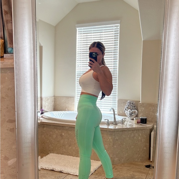 Gym shark bottom excellent condition size medium - Picture 2 of 2